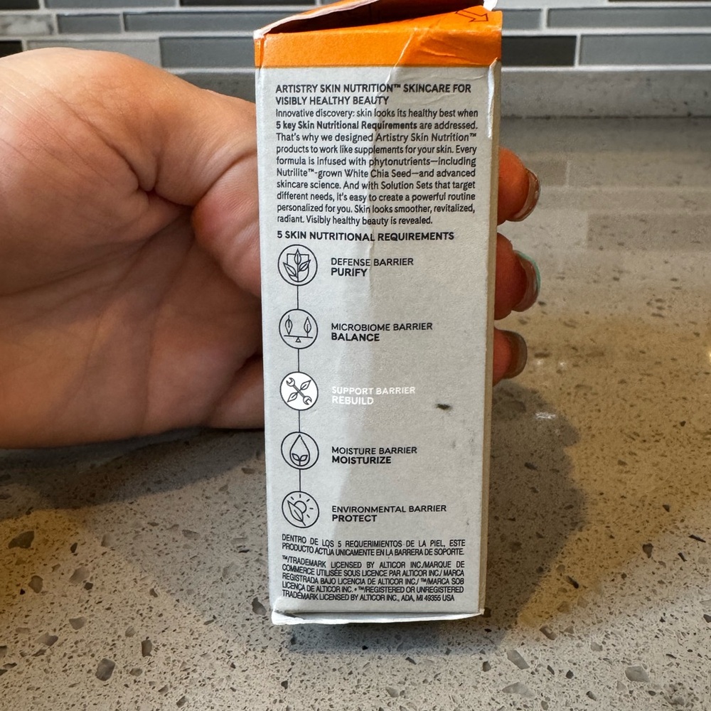 ARTISTRY - Vitamin C + HA3 Daily Serum .40 Oz - Picture 6 of 6